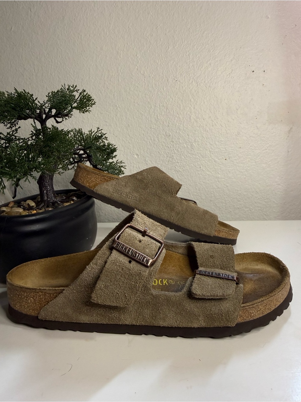 Birkenstock Arizona Women size 7 Leather Two-Strap Suede Sandals in Taupe